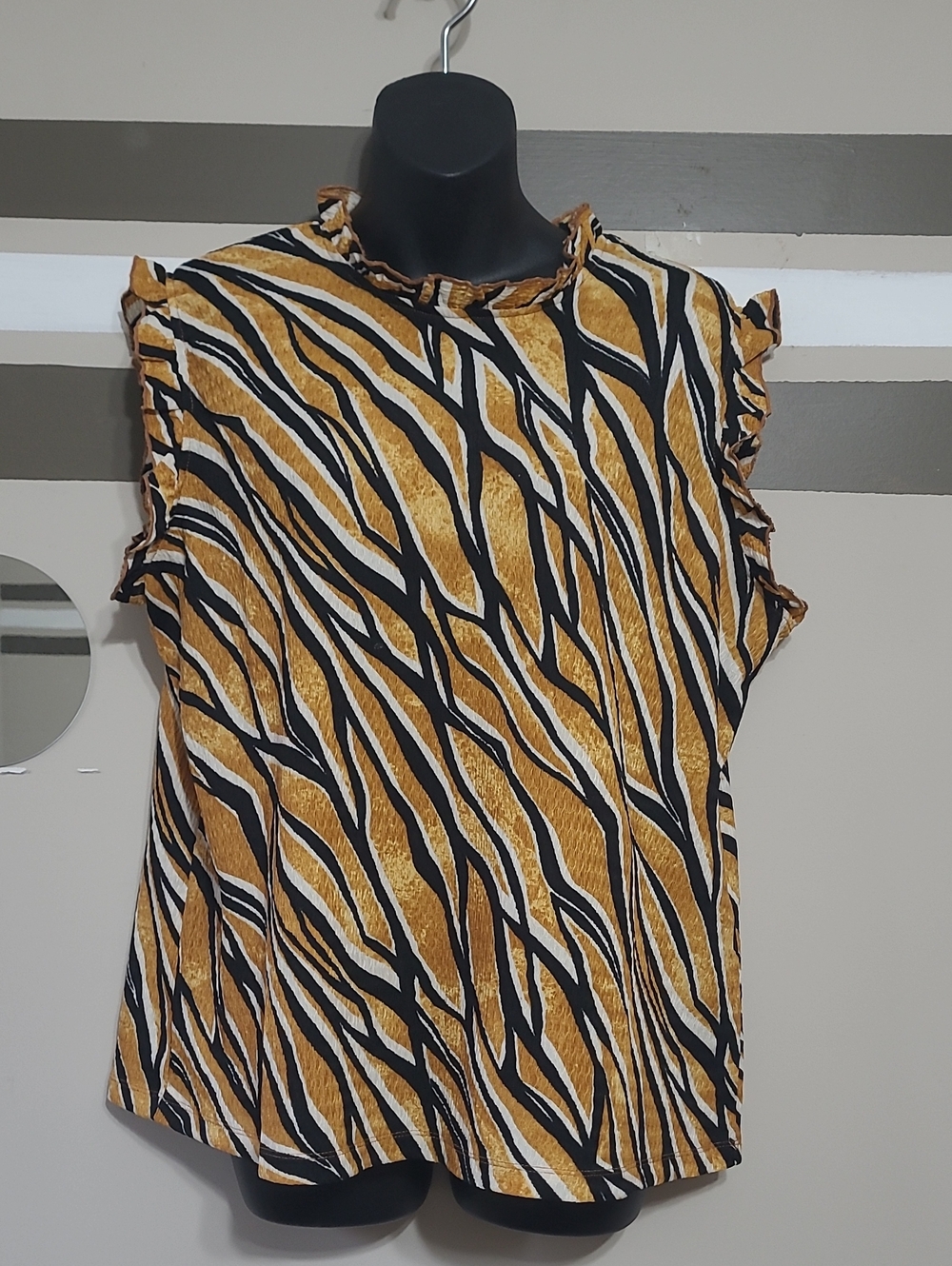 ⭐️ NWOT Jules & Leopold Tiger Striped Sleeveless Ruffle Neck Blouse Sz Large